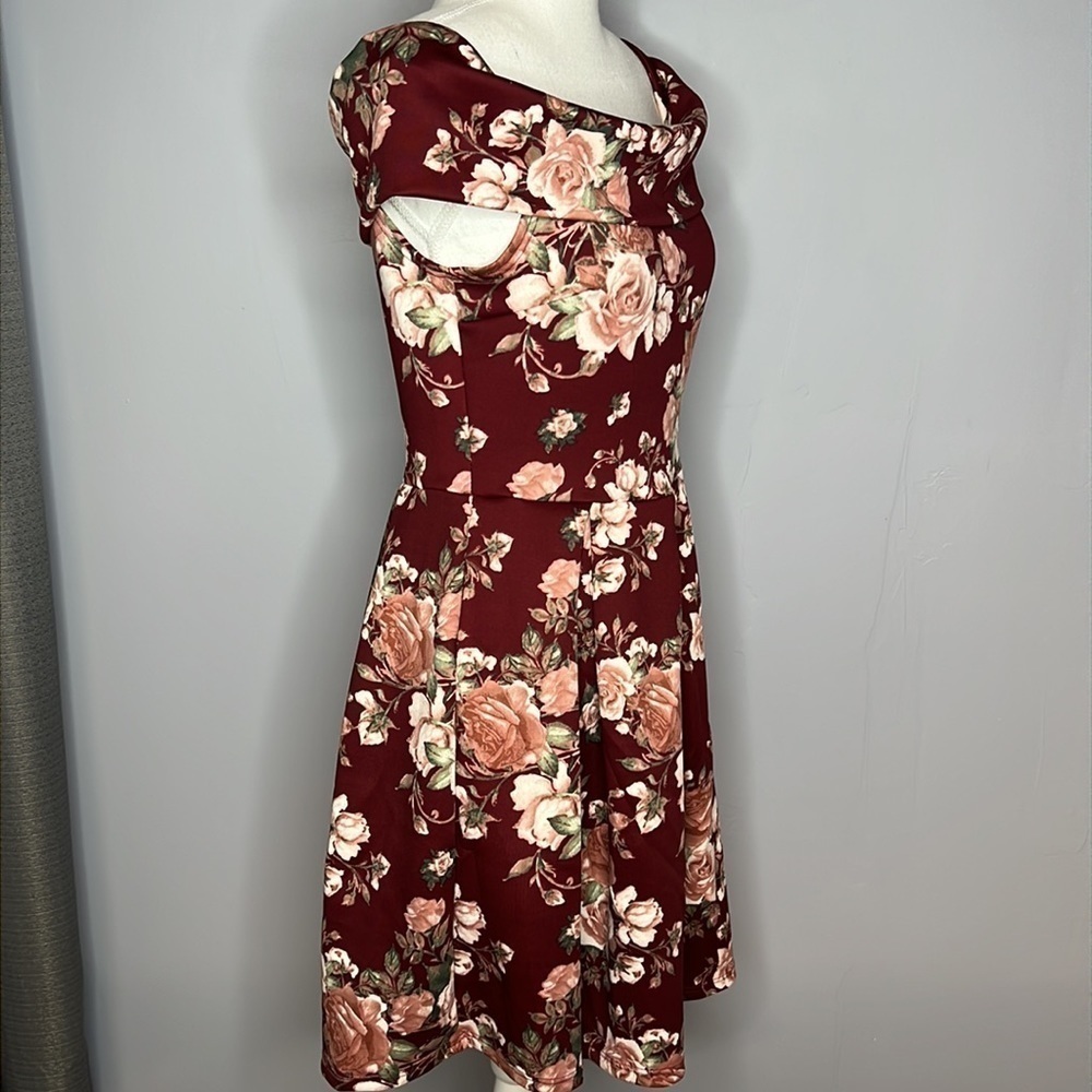 CHARLOTTE RUSSE MEDIUM NWT ROSES FLORAL SLEEVELESS ALINE DRESS - Picture 6 of 10